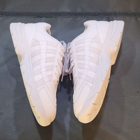 BRAND NEW K-SWISS LACE UP CLOSURE YOUTH11 SNEAKER G1 - Picture 11 of 15